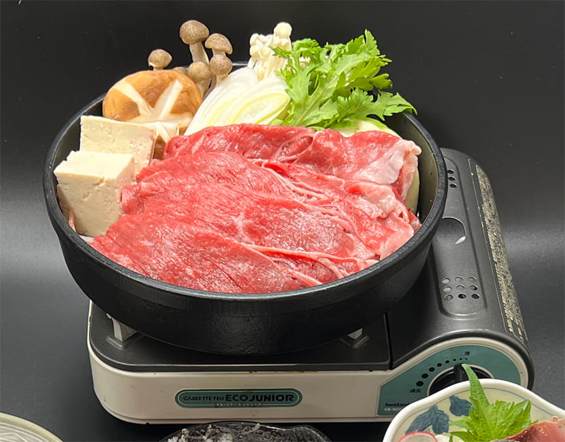 すき焼はお一人様ずつ卓上コンロでの提供となります。